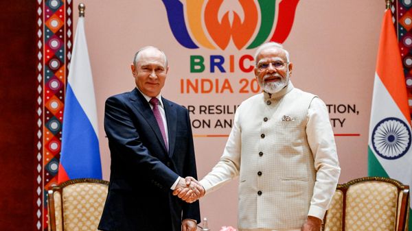 Russian President Vladimir Putin with Indian Prime Minister Narendra Modi on Friday, September 11, ahead of the 18th BRICS summit - Sputnik International