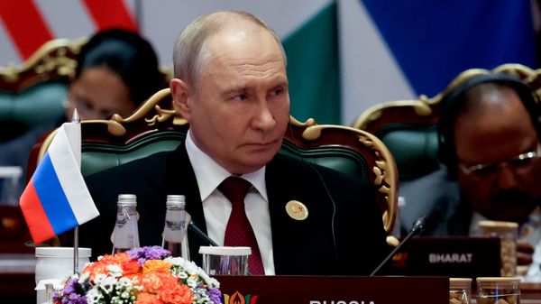 Putin Holds Meetings During His Visit to Turkmenistan