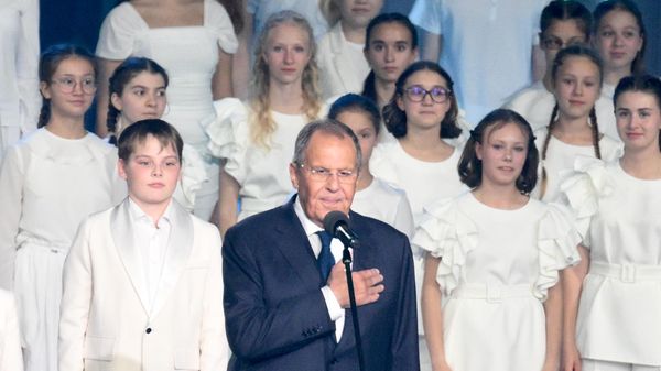 Russian Foreign Minister Sergey Lavrov at the closing gala concert of the World Youth Festival in Yekaterinburg. - Sputnik International