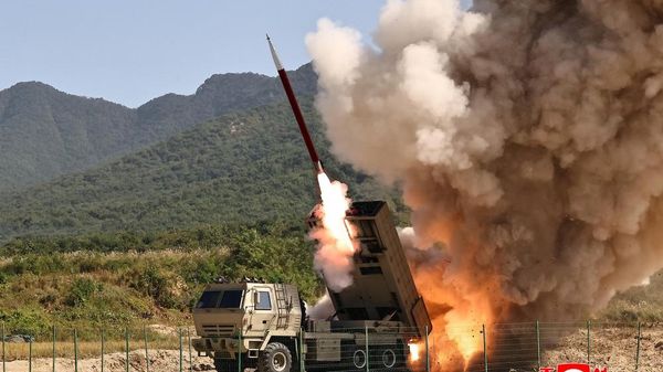 The Democratic People's Republic of Korea has tested upgraded 240mm guided multiple-launch rockets - Sputnik International