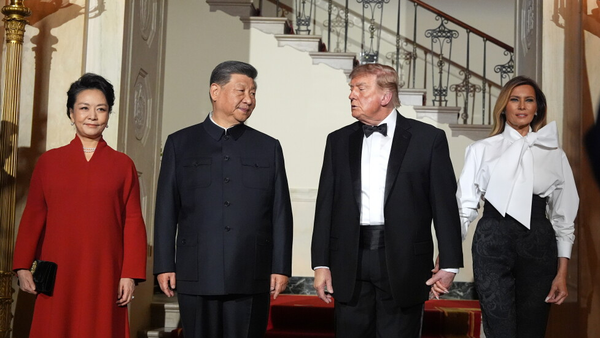 President Donald Trump talks with China's President Xi Jinping during a State Dinner in the East Room of the White House, Thursday, Sept. 24, 2026, in Washington - Sputnik International