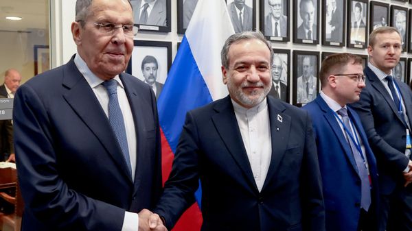 Russian Foreign Minister Sergey Lavrov and Iranian Foreign Minister Abbas Araghchi during a meeting on the sidelines of the 81st session of the UN General Assembly - Sputnik International