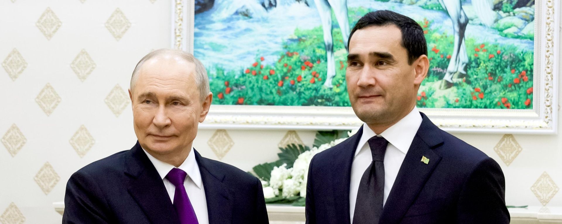 Russian President Vladimir Putin and Turkmeninstan President Serdar Berdimuhamedov. Turkmenbasy, October 8, 2026. - Sputnik International, 1920, 08.10.2026