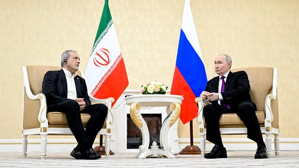 Putin Holds Meeting With Iranian President Pezeshkian in Turkmenistan