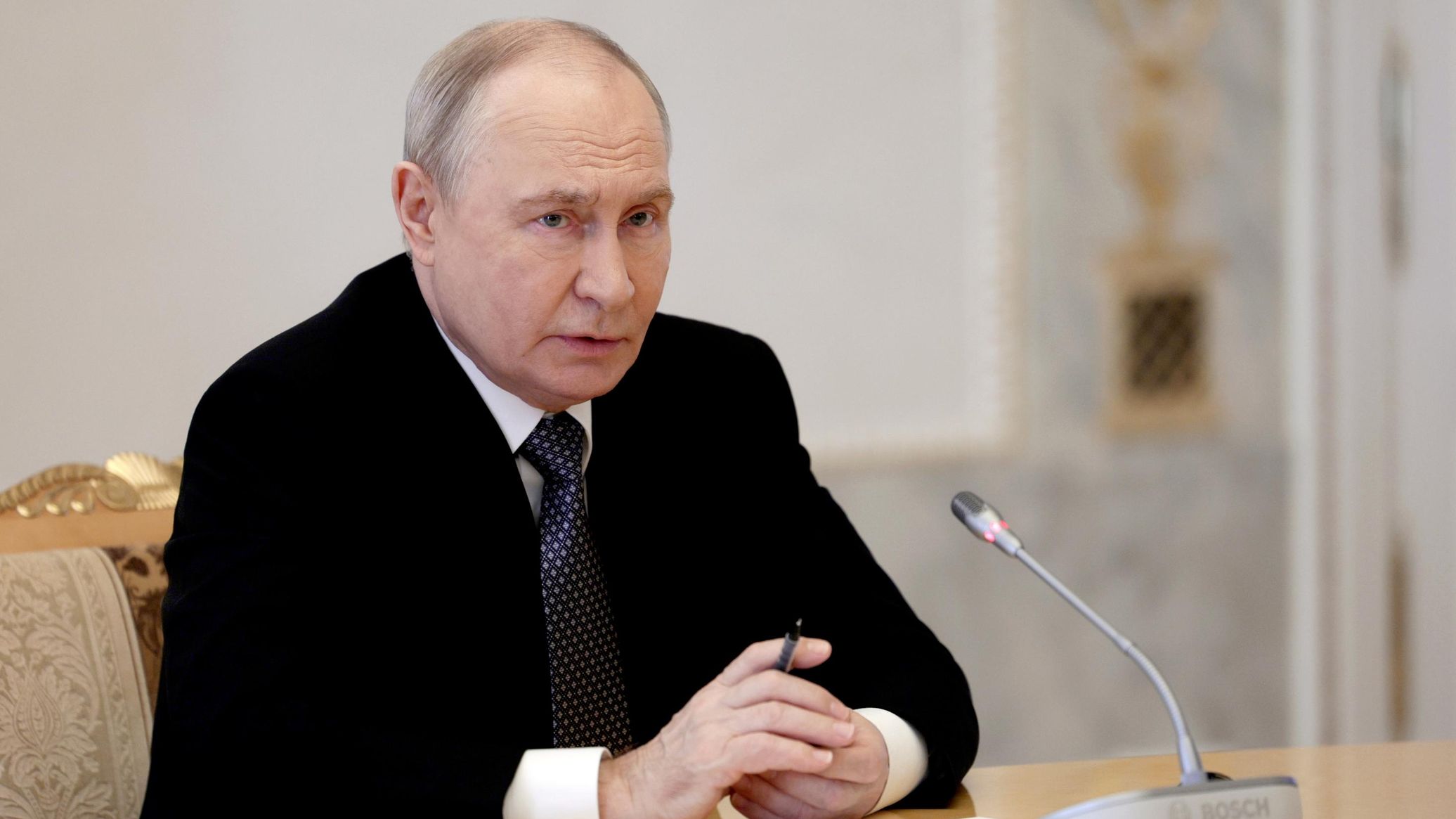 Putin Informs Witkoff About Russia`s Readiness to Resume Trilateral Negotiations on Ukraine - Aide