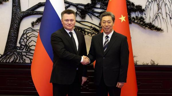 Meeting of Chen Wenqing, a member of the Political Bureau of the Communist Party of China Central Committee with Russian Supreme Court Chairman Igor Krasnov - Sputnik International