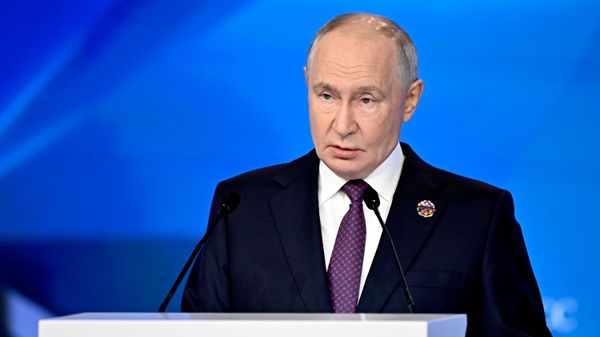 Russian President Vladimir Putin speaks at the plenary session of the Russia–Africa Economic and Humanitarian Forum in Moscow - Sputnik International