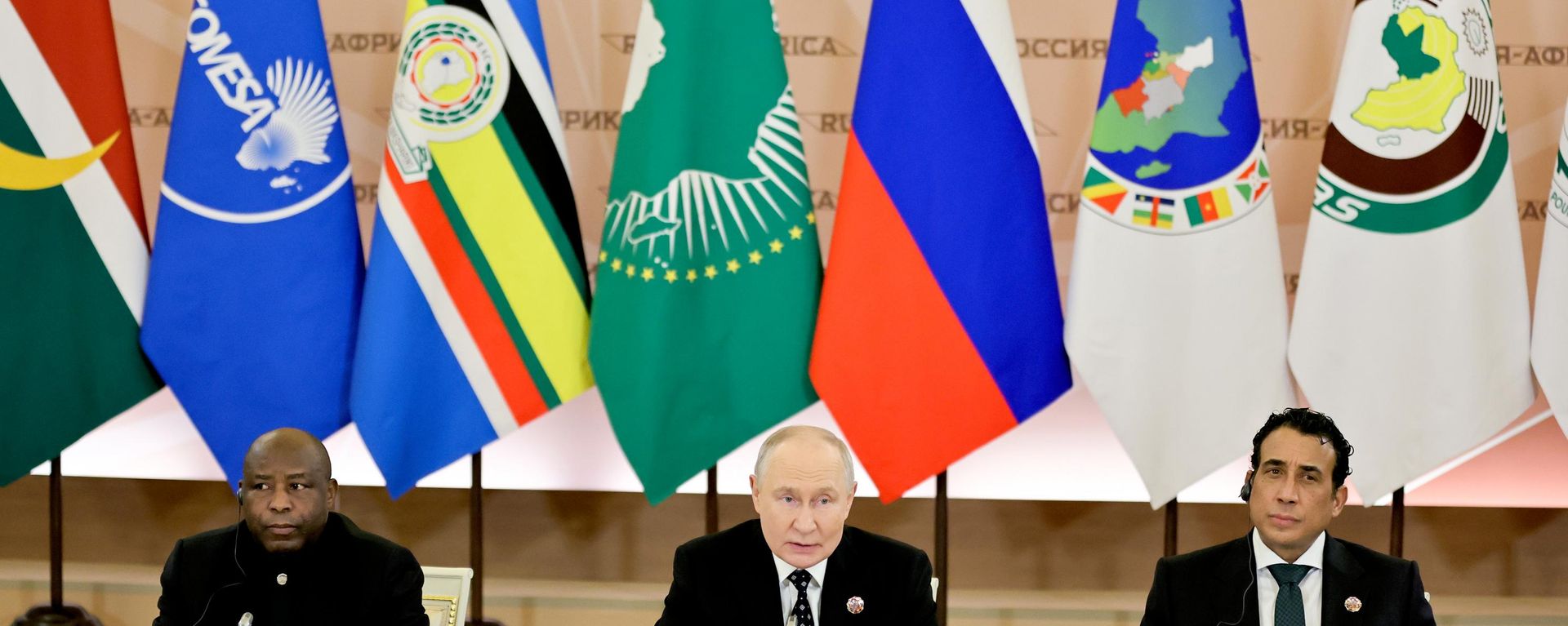 Russian President Vladimir Putin at a meeting with heads of regional African organizations on the sidelines of the 3rd Russia–Africa Summit and Forum - Sputnik International, 1920, 28.10.2026