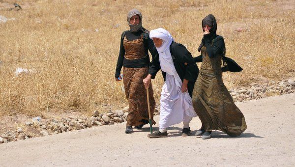 Some 45,000 Syrian Kurds fleeing an advanced by the Islamic State have crossed over the border into Turkey after Ankara opened up its border. - Sputnik International