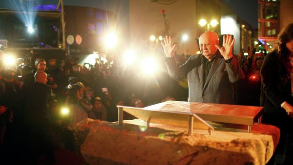 Former Soviet President Mikhail Gorbachev visits the former Berlin Wall border crossing point Checkpoint Charlie, in Berlin November 7, 2014. - Sputnik International