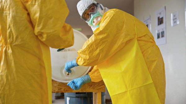 The Obama administration claims Ebola is not that contagious before victims show any symptoms. - Sputnik International
