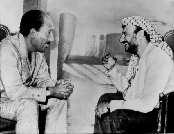 Egyptian President Anwar Sadat, left, chats with Palestinian leader Yasser Arafat in Cairo, June 1, 1974, before the start of the opening session of the Palestinian Parliament in exile Egyptian President Anwar Sadat, left, chats with Palestinian leader Yasser Arafat in Cairo, June 1, 1974, before the start of the opening session of the Palestinian Parliament in exile - Sputnik International