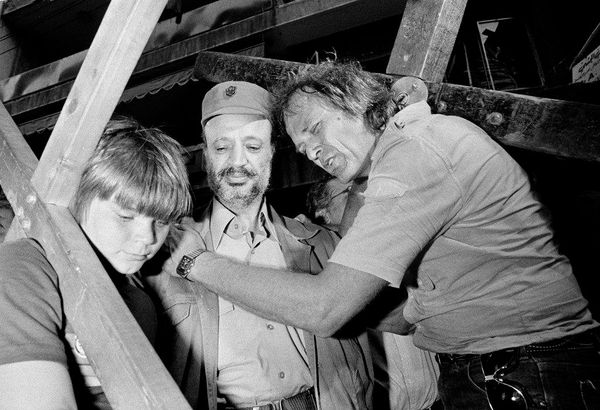 American cross carrier Arthur Blessitt, 41, of Los Angeles, Calif., with his 11 year old son Joshua pray with Palestinian guerrilla leader Yasser Arafat in Beirut, July 4, 1982 American cross carrier Arthur Blessitt, 41, of Los Angeles, Calif., with his 11 year old son Joshua pray with Palestinian guerrilla leader Yasser Arafat in Beirut, July 4, 1982 - Sputnik International