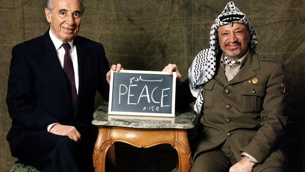 Arafat and Shimon Peres acknowledging winning the Nobel Peace Prize in 1994 for their efforts to create peace in the Middle East - Sputnik International