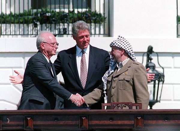 Yasser Arafat shakes hands with Yitzhak Rabin on the Oslo Accord at the White House in 1993. A peace treaty designed to deliver the right of the Palestinian people to self-determination Yasser Arafat shakes hands with Yitzhak Rabin on the Oslo Accord at the White House in 1993. A peace treaty designed to deliver the right of the Palestinian people to self-determination - Sputnik International