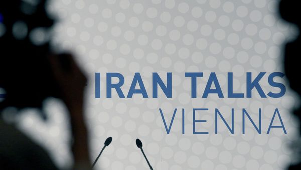 Video cameras stand in front of a poster of the Iran talks during closed-door nuclear talks at a hotel in Vienna, Austria, Tuesday, Oct. 14, 2014. - Sputnik International