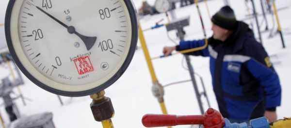 A worker at a Gazprom pipeline - Sputnik International