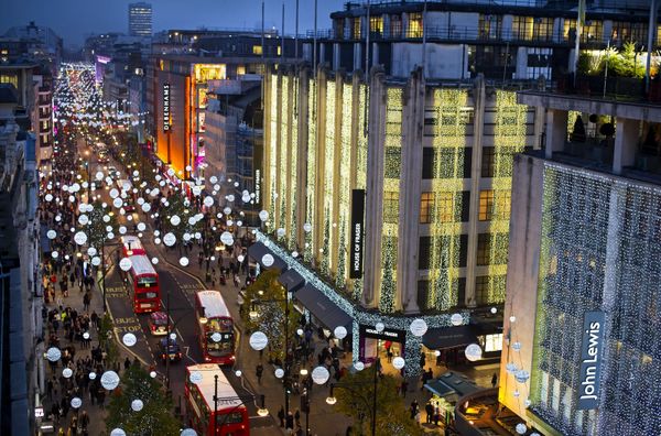 An elevated view of shoppers walking underneath Oxford Street Christmas lights, London An elevated view of shoppers walking underneath Oxford Street Christmas lights, London - Sputnik International