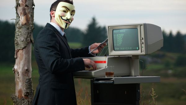 A Swedish tabloid has published the previously-hidden identities of several users of an internet chat forum, raising questions about the limits of free speech and privacy rights. - Sputnik International