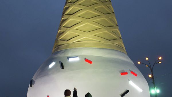 Christmas tree-alike ice cream sculpture in Moscow’s Gorky Park - Sputnik International