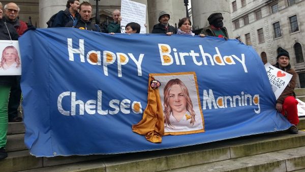 Chelsea Manning, London vigil at St-Martin's-in-the-Fields, Dec 17 2014 Chelsea Manning, London vigil at St-Martin's-in-the-Fields, Dec 17 2014 - Sputnik International
