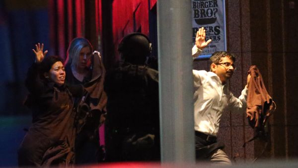 Hostages run towards armed tactical response police as they run to freedom from a cafe under siege at Martin Place in the central business district of Sydney, Australia - Sputnik International