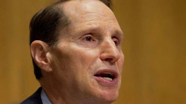 Senator Ron Wyden is a leading critic of torture and other national security overreach. He's set to introduce legislation next year designed to ensure that the US government never tortures again. - Sputnik International