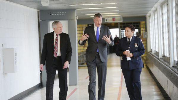 New York City Mayor Bill de Blasio is joined by, from left, Department Correction Commissioner Joe Ponte and Warden Becky Scott during his tour of Second Chance Housing at Rikers Island jail facility on Wednesday, Dec. 17, 2014 in New York. The facility serves as alternative housing for incarcerated adolescents. De Blasio announced the city has ended its longstanding practice of sending 16- and 17-year-old inmates to solitary confinement for breaking rules. New York City Mayor Bill de Blasio is joined by, from left, Department Correction Commissioner Joe Ponte and Warden Becky Scott during his tour of Second Chance Housing at Rikers Island jail facility on Wednesday, Dec. 17, 2014 in New York. The facility serves as alternative housing for incarcerated adolescents. De Blasio announced the city has ended its longstanding practice of sending 16- and 17-year-old inmates to solitary confinement for breaking rules. - Sputnik International