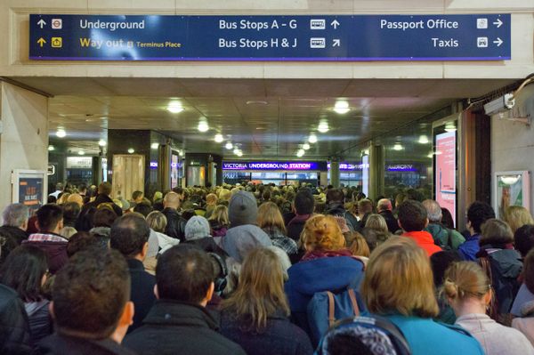 Commuter chaos as bus drivers strike in the UK Commuter chaos as bus drivers strike in the UK - Sputnik International