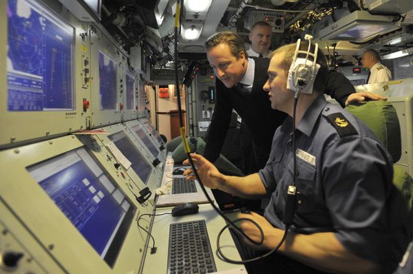 British Prime Minister David Cameron (L) visits the Trident Nuclear Submarine, HMS Victorious, on patrol off the west coast of Scotland on April 4, 2013. British Prime Minister David Cameron (L) visits the Trident Nuclear Submarine, HMS Victorious, on patrol off the west coast of Scotland on April 4, 2013. - Sputnik International