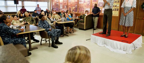 President Barack Obama, with first lady Michelle Obama, greets troops and their families on Christmas Day, Thursday, Dec. 25, 2014, at Marine Corps Base Hawaii in Kaneohe Bay, Hawaii during the Obama family vacation. President Barack Obama, with first lady Michelle Obama, greets troops and their families on Christmas Day, Thursday, Dec. 25, 2014, at Marine Corps Base Hawaii in Kaneohe Bay, Hawaii during the Obama family vacation. - Sputnik International