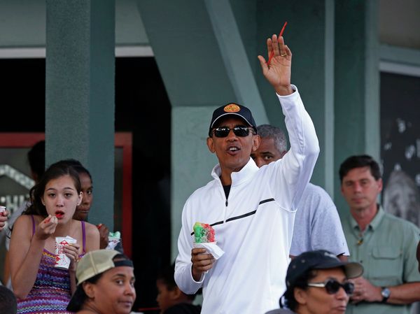 President Obama enjoys a shave ice while on holiday in Hawaii. - Sputnik International