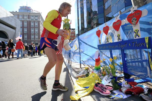 A runner pays his respects at a makeshift memorial honoring to the victims of the 2013 Boston Marathon bombings. A runner pays his respects at a makeshift memorial honoring to the victims of the 2013 Boston Marathon bombings. - Sputnik International