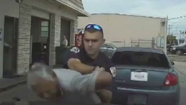 Victoria police officer Nathanial Robinson pushed 76-year old Pete Vasquez onto the hood of the police car. - Sputnik International