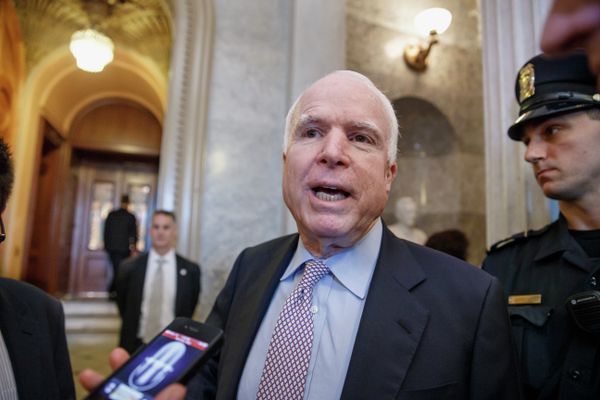 During a recent visit to Baghdad, American and Iraqi officials told Senator John McCain that the Iraq military is passing U.S.-supplied weapons to pro-Iranian militias - Sputnik International