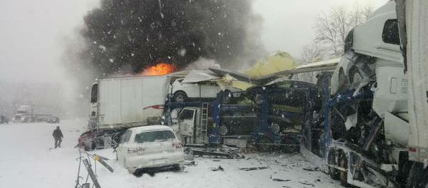Around 150 vehicles were involved in a car accident in southwestern Michigan due to bad weather conditions. - Sputnik International