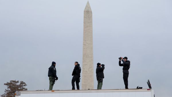 Members of the Secret Service counter assault team provides security. - Sputnik International