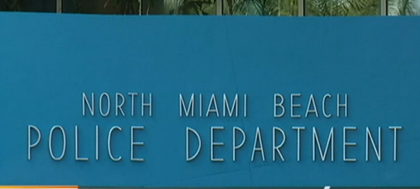 North Miami Police Department Chief Scott Dennis defends the use of photos of real people for target practice. - Sputnik International