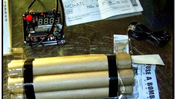 A novelty alarm clock resembling an explosive device was discovered in a carry-on bag at Kansas City (MCI). - Sputnik International
