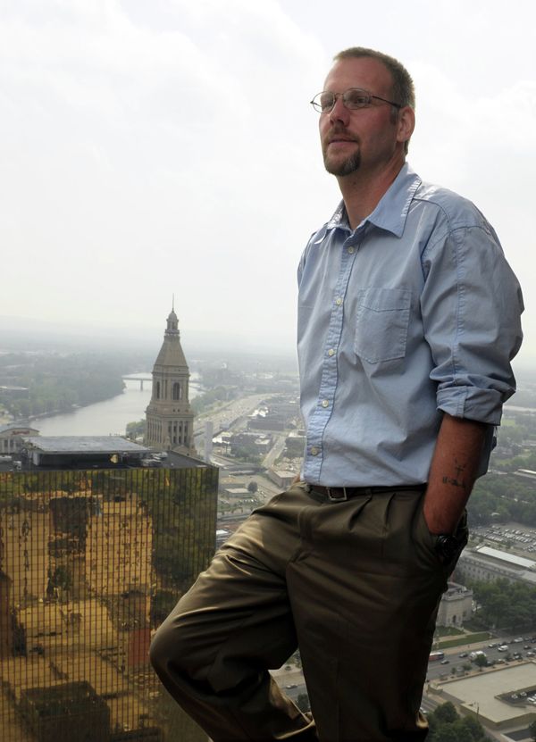 Kenneth Ricky Ireland poses in Hartford, Conn., Thursday, Aug. 20, 2009. Murder and rape charges were dropped against Ireland who spent two decades in prison before DNA testing showed he could not have committed the crimes. - Sputnik International