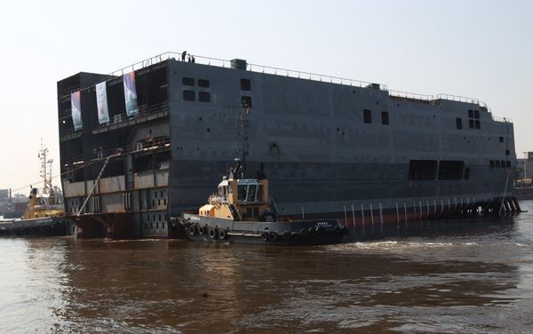 Launching stern of first Mistral helicopter carrier - Sputnik International
