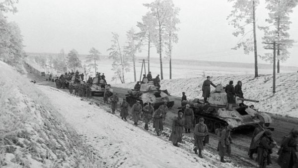 Soviet troops pursuing Nazis on Ukrainian territory after liberation of Kiev. - Sputnik International