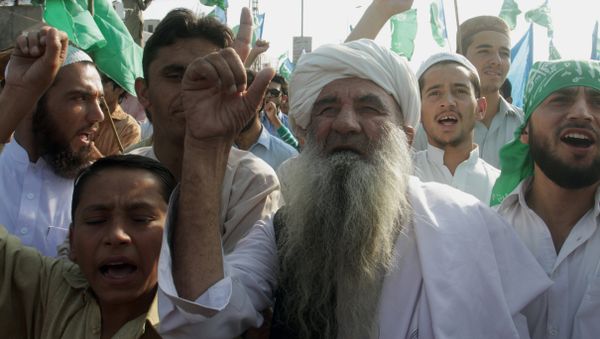 Supporters of Pakistan's religious party Jamaat-e-Islami rally to condemn the court verdict against Bangladeshi religious leader. Supporters of Pakistan's religious party Jamaat-e-Islami rally to condemn the court verdict against Bangladeshi religious leader. - Sputnik International