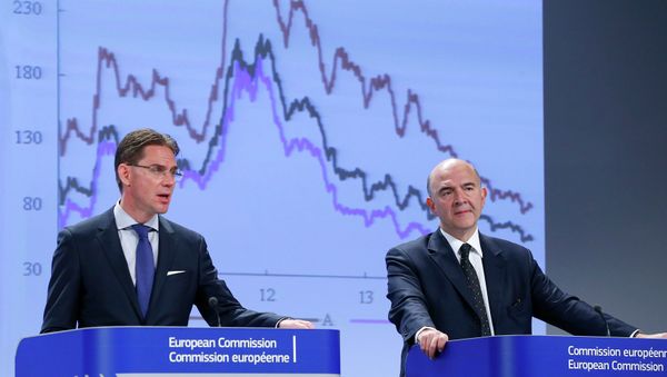 European Commissioner for Jobs, Growth, Investment and Competitiveness Jyrki Katainen (L) and European Commissioner for Economic and Financial Affairs Pierre Moscovici present the EU executive's autumn economic forecasts during a news conference at the EU Commission headquarters in Brussels November 4, 2014 European Commissioner for Jobs, Growth, Investment and Competitiveness Jyrki Katainen (L) and European Commissioner for Economic and Financial Affairs Pierre Moscovici present the EU executive's autumn economic forecasts during a news conference at the EU Commission headquarters in Brussels November 4, 2014 - Sputnik International
