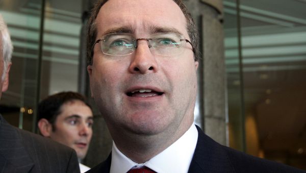 Robert Hannigan (R) insists that the US tech giants should facilitate lawful investigation by intelligence agencies in order to deal with the growing threat of global terrorism. - Sputnik International