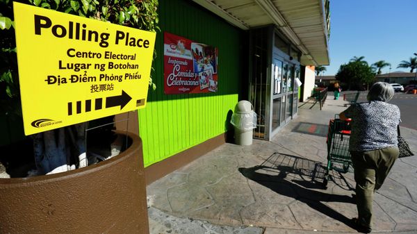 A polling station is incorporated into a local grocery store as Americans go to the polls during the U.S. midterm elections in National City, California November 4. 2014 - Sputnik International