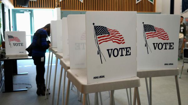 A voter fills in her ballot as she votes in the U.S. midterm elections at a polling place in Westminster, Colorado November 4, 2014 A voter fills in her ballot as she votes in the U.S. midterm elections at a polling place in Westminster, Colorado November 4, 2014 - Sputnik International