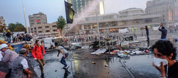 Opposition protesters and police clash in Turkey's capital Istanbul. Opposition protesters and police clash in Turkey's capital Istanbul. - Sputnik International