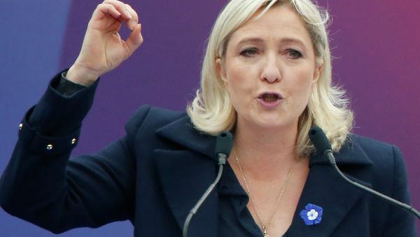 France's far-right National Front candidate leader Marine Le Pen delivers a speech at Opera during the traditional May Day march in Paris, Thursday May 1, 2014 - Sputnik International