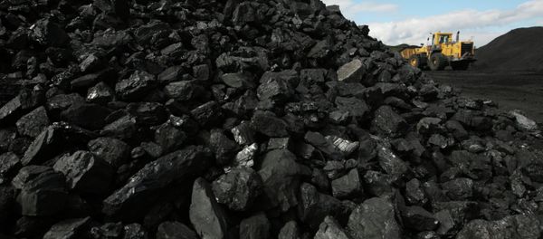 Coal deliveries from Russia to Ukraine have been suspended, the Ukrainian energy ministry said Monday without explaining reasons behind the move. - Sputnik International